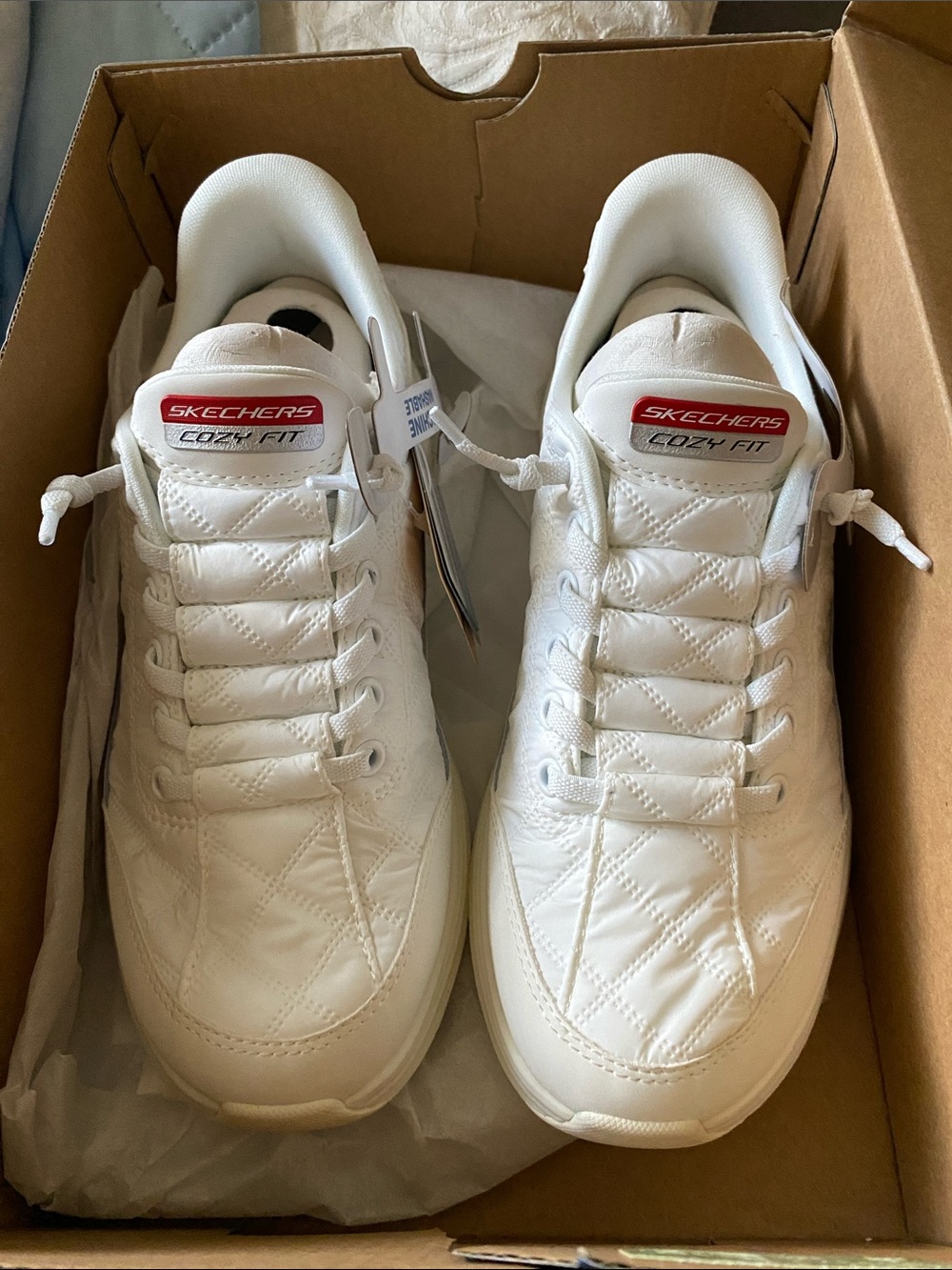 Skechers White Quilted Cozy Fit Lace-Up Sneakers size 6.5 wide Free shipping